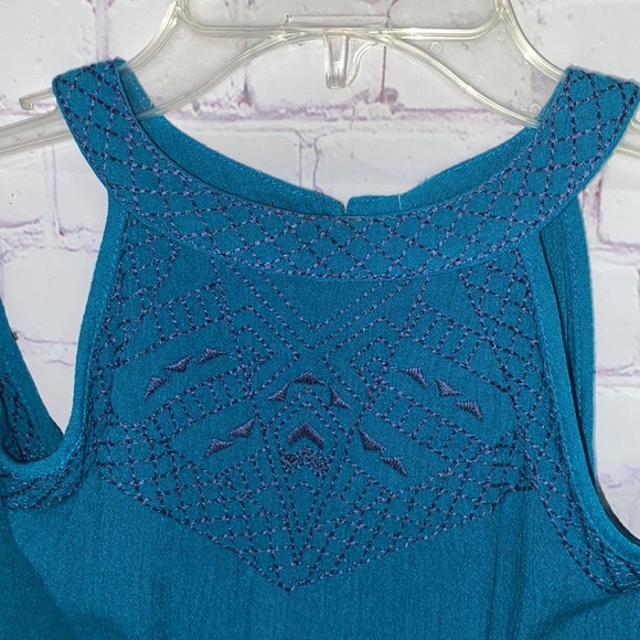 🌸NWT Love, Fire Cold Shoulder Top Size M - Picture 2 of 4